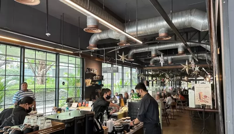 Gambar didalam cafe first crack coffee