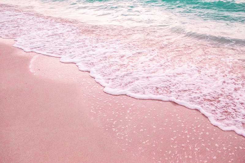 gambar pasir pink di pink beach